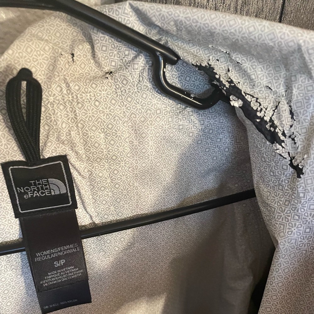 NWOT black North Face raincoat with hood Brand new worn a handful of times - Picture 6 of 10